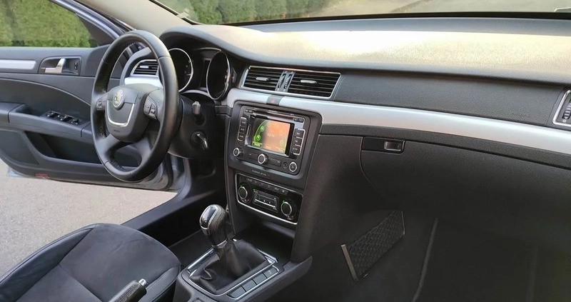 Skoda Superb cena 29900 przebieg: 208000, rok produkcji 2011 z Płock małe 704